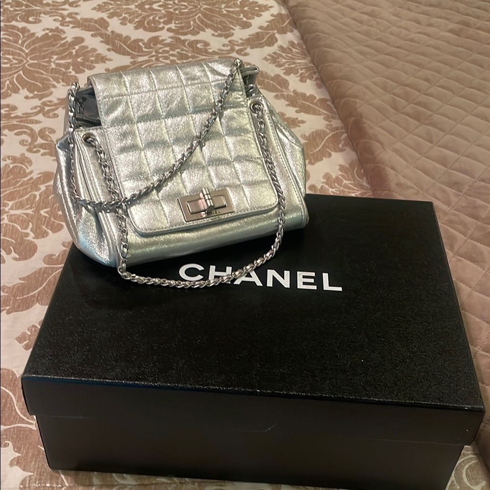 Chanel Metallic Silver Quilted Shoulder Bag